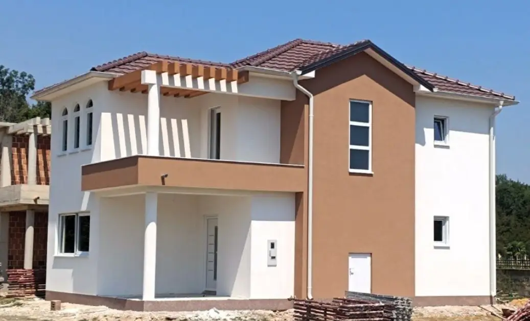Ausbau-Haus 1 Ausbau-Haus in Shtoj1
